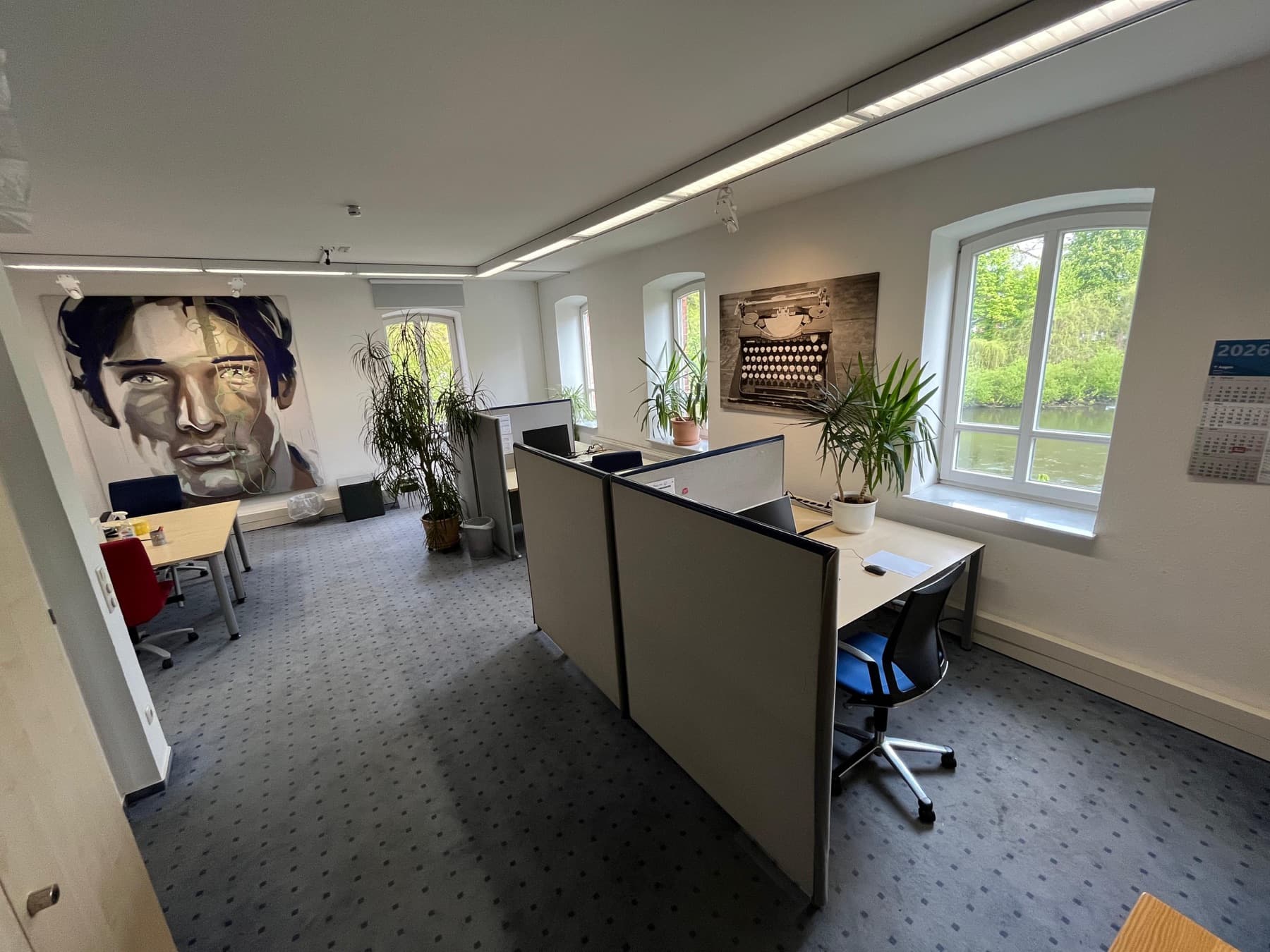 Büro 2 mit Blick auf das Wasser der Oker